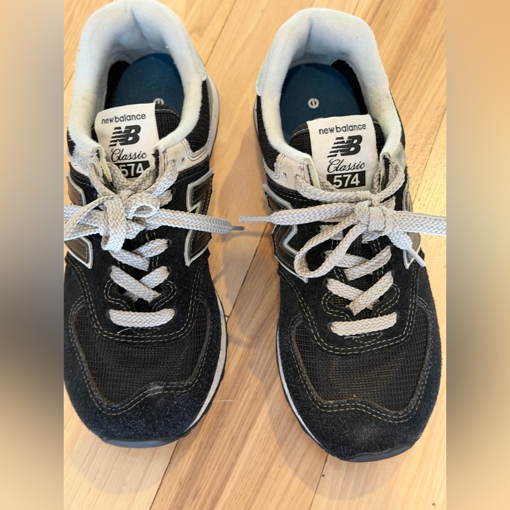 New Balance 574 lifestyle sneakers! Size 6.5! Black/grey - Picture 4 of 8